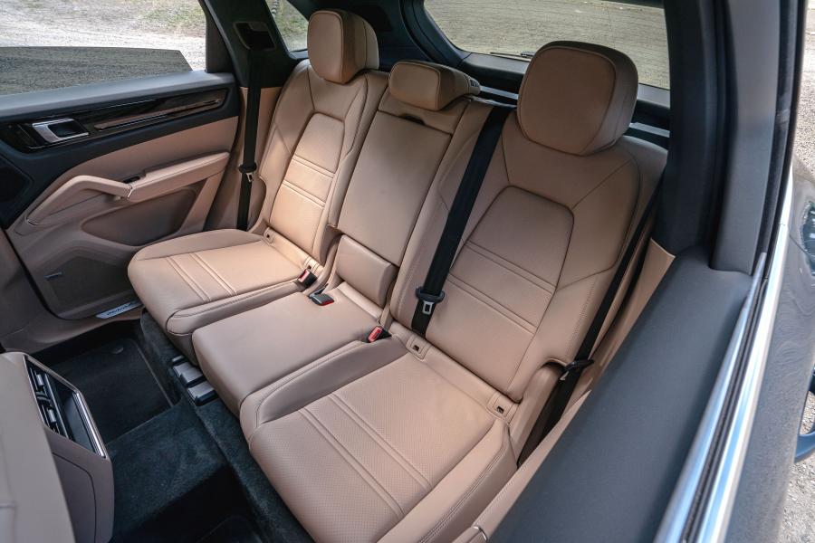 Интерьер Porsche Cayenne E-Hybrid (PO536) 2018 года  (NA) (фото 38 из 38)